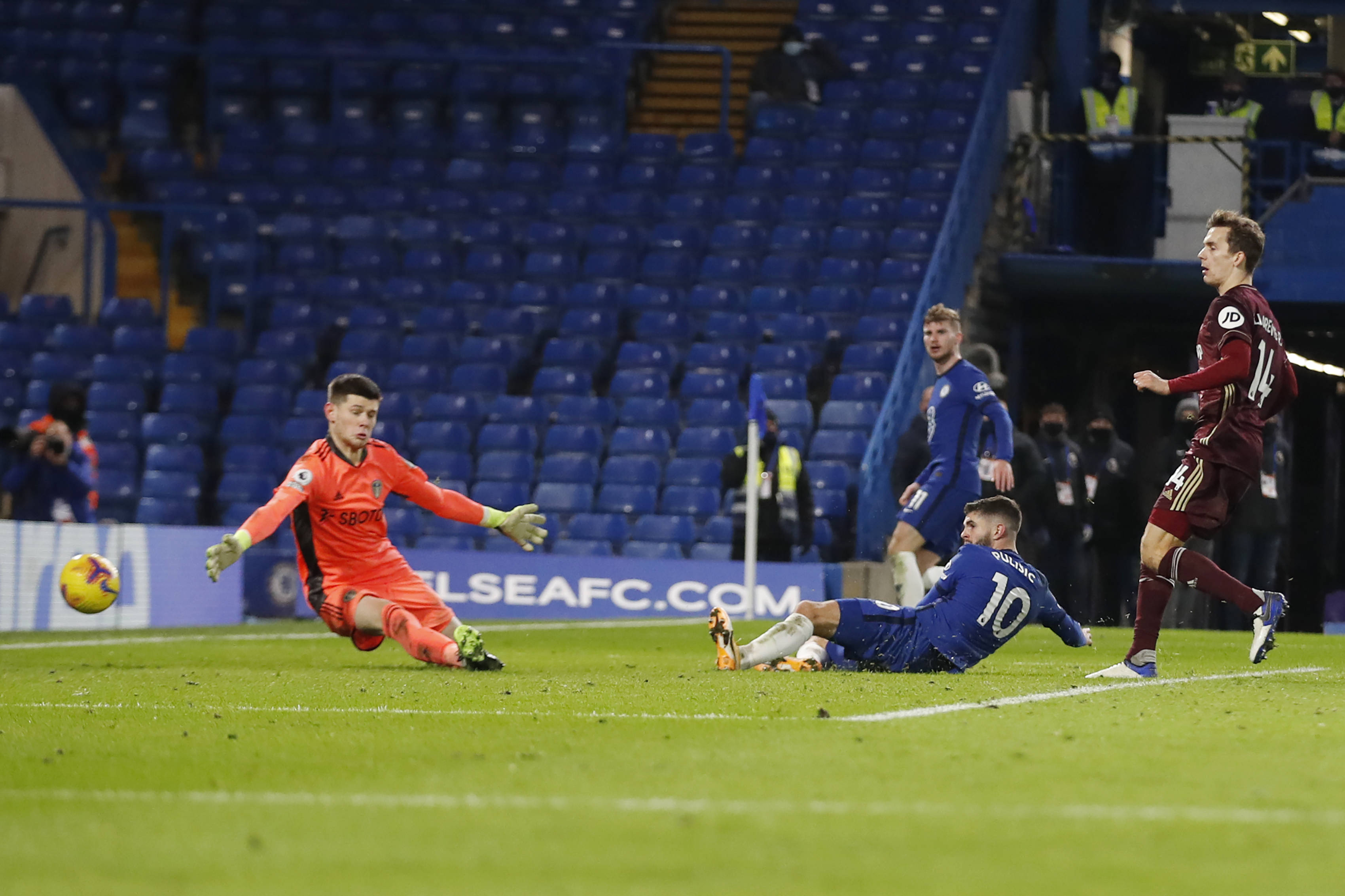 火箭实力升到西部第三!官方晒合影:乌度卡范乔丹前往土耳其看望申京.